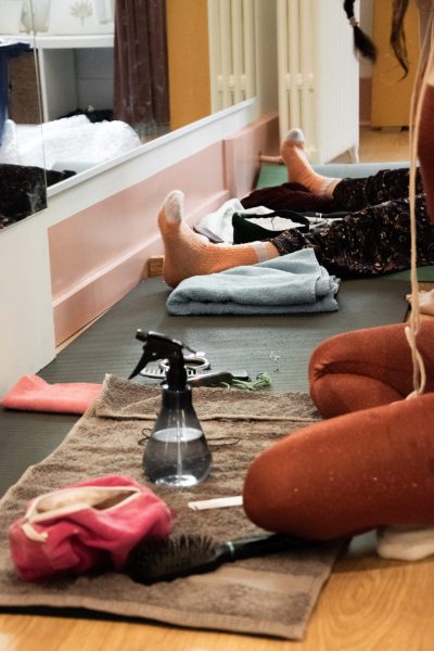 materiel pour préparer le chignon de suspension capillaire